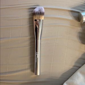 It Cosmetics Plush Paddle Foundation Brush